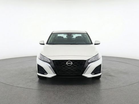 Used 2025 Nissan Altima 2.5 SV image 2