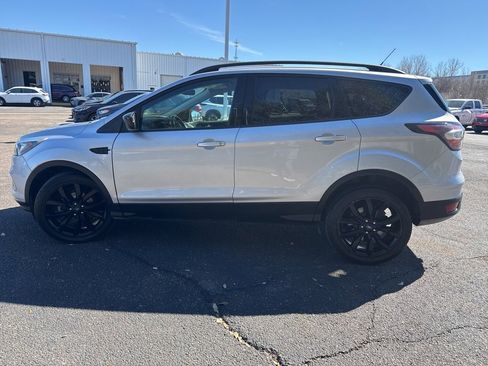 Used 2018 Ford Escape SE w/ SE Sport Appearance Package image 6