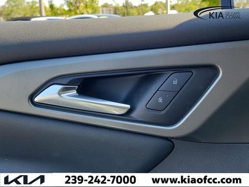 Used 2025 Chevrolet Traverse LT FWD image 25