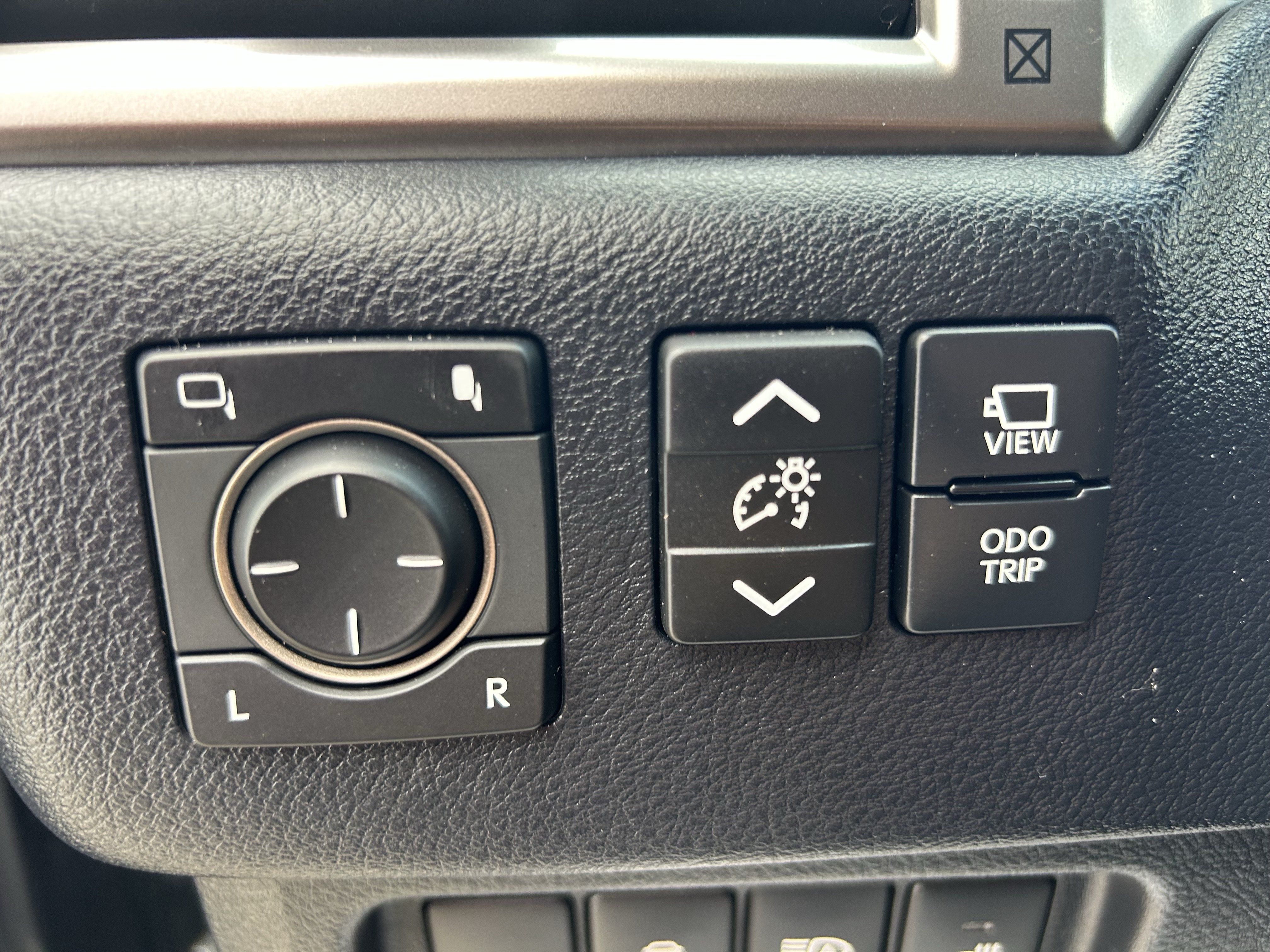 Used 2023 Lexus GX 460 Luxury w/ Sport Design Package AWD/4WD image 15