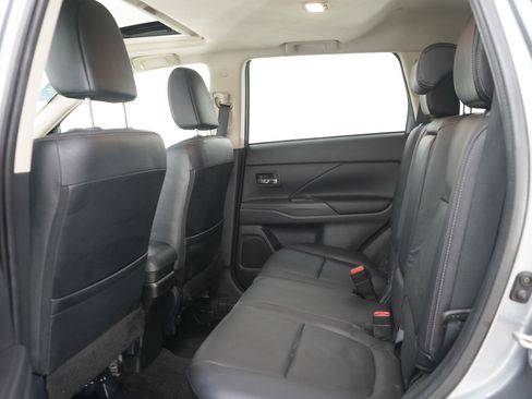 Used 2014 Mitsubishi Outlander SE AWD/4WD image 16