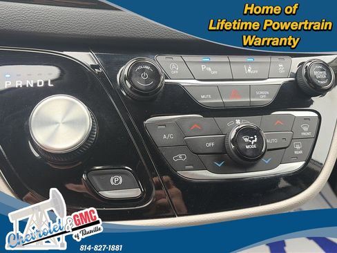 Used 2024 Chrysler Pacifica Touring-L FWD image 18
