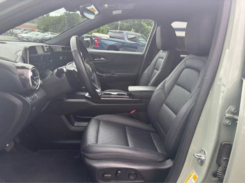 Used 2025 Chevrolet Equinox LT w/ Convenience Package II AWD/4WD image 18