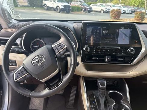 Used 2022 Toyota Highlander Platinum image 5