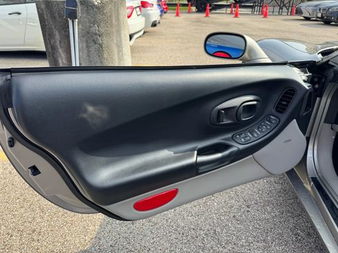 Used 2000 Chevrolet Corvette Convertible w/ Memory Pkg image 18