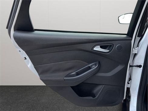 Used 2015 Ford Focus Titanium image 36