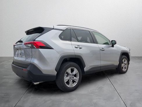 Used 2025 Toyota RAV4 LE AWD/4WD image 4
