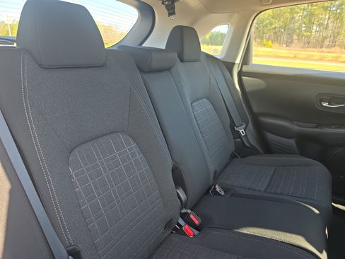 Used 2023 Honda HR-V LX image 12