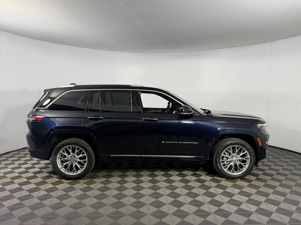 Used 2023 Jeep Grand Cherokee Summit w/ Luxury Tech Group V AWD/4WD image 7