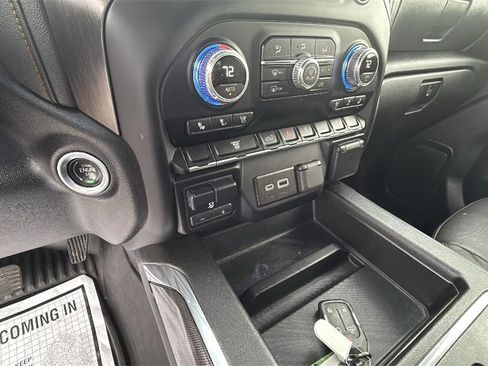 Used 2022 GMC Sierra 2500 AT4 image 22
