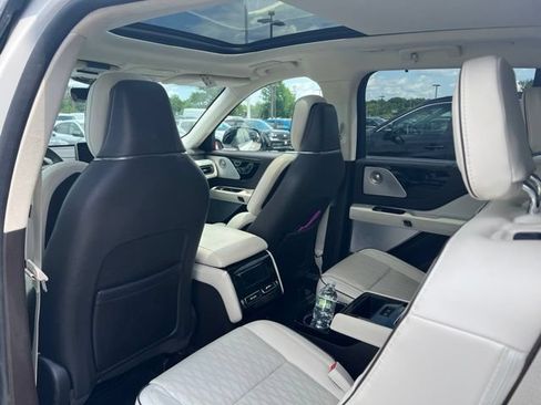 Used 2023 Lincoln Aviator Black Label w/ Class IV Trailer Tow Package AWD/4WD image 7