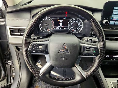 Used 2023 Mitsubishi Outlander SE AWD/4WD image 13