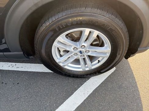 Used 2024 Ford Explorer XLT w/ Equipment Group 202A image 25