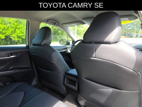 Used 2019 Toyota Camry SE FWD image 12