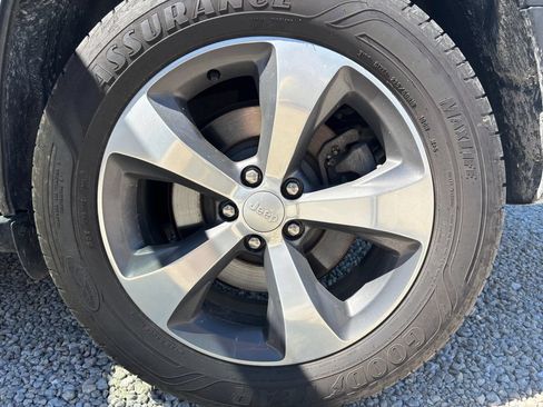 Used 2020 Jeep Cherokee Limited AWD/4WD image 28