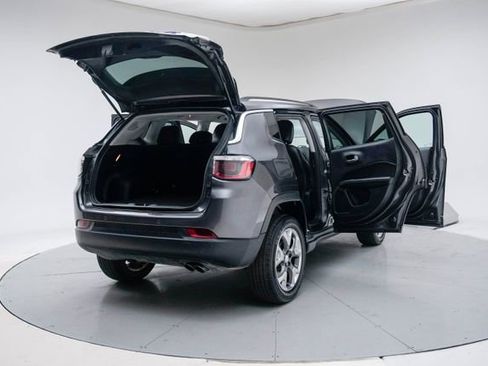 Used 2018 Jeep Compass Limited image 21