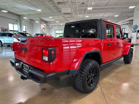 Used 2021 Jeep Gladiator Willys image 7