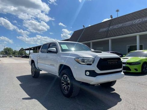 Used 2020 Toyota Tacoma TRD Sport AWD/4WD image 1