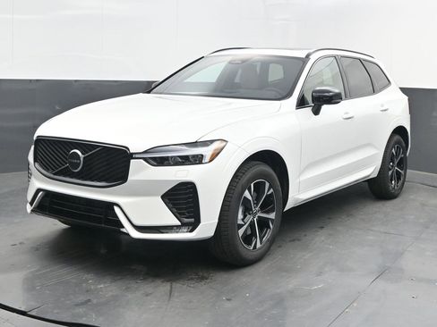 New 2026 Volvo XC60 B5 Core w/ Climate Package image 3