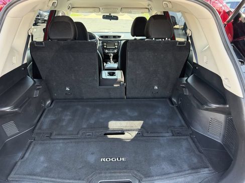 Used 2017 Nissan Rogue SV AWD/4WD image 7