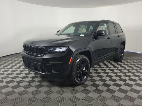 New 2025 Jeep Grand Cherokee Limited w/ Black Appearance Package image 8