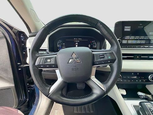 Used 2023 Mitsubishi Outlander SEL FWD image 38