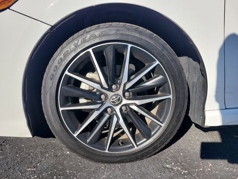 Used 2021 Toyota Camry SE image 11