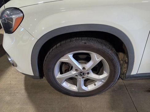 Used 2018 Mercedes-Benz GLA 250 4MATIC image 3