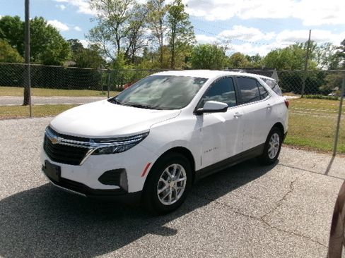 Used 2024 Chevrolet Equinox LT image 3