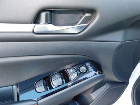 Used 2025 Nissan Altima 2.5 SR image 16