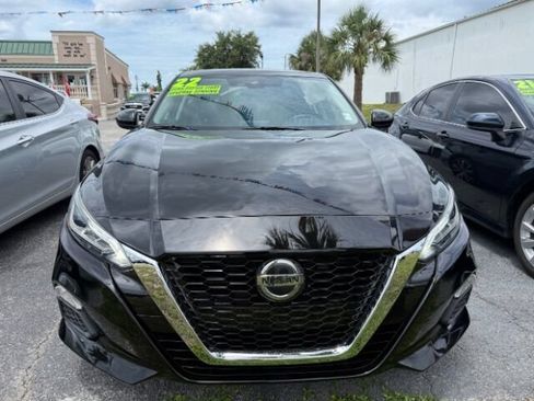 Used 2022 Nissan Altima 2.5 SR FWD image 2