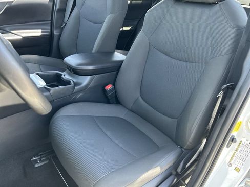 Used 2022 Toyota RAV4 LE w/ Carpet Mat Package (TMS) FWD image 19