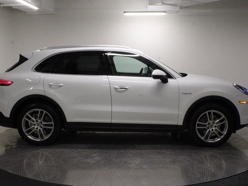 Certified 2019 Porsche Cayenne E-Hybrid image 8