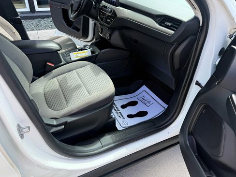 Used 2021 Ford Escape SE image 14