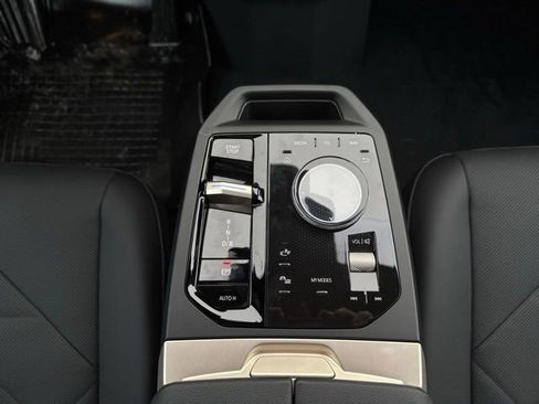 New 2026 BMW iX xDrive60 image 38