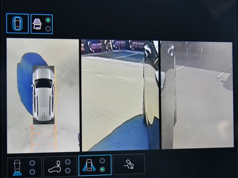 Used 2025 GMC Acadia Elevation image 25