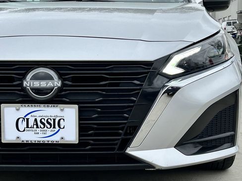 Used 2024 Nissan Altima 2.5 SV image 10