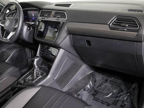 Used 2022 Volkswagen Tiguan SE AWD/4WD image 43