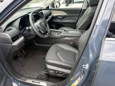 Used 2026 Toyota Grand Highlander AWD Hybrid image 3