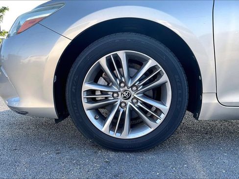 Used 2016 Toyota Camry SE FWD image 2