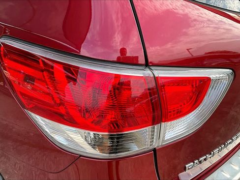 Used 2015 Nissan Pathfinder SL w/ SL Premium Package FWD image 28