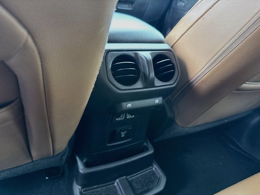 Used 2023 Jeep Wrangler Unlimited Sahara w/ Cold Weather Group AWD/4WD image 26