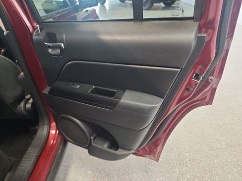 Used 2017 Jeep Patriot Latitude AWD/4WD image 18