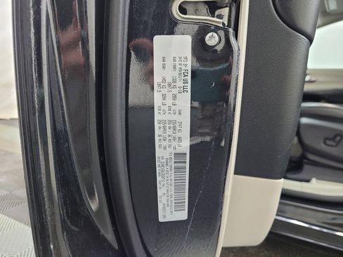 Used 2018 Chrysler Pacifica Limited image 33