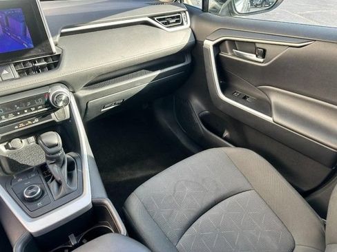 Used 2025 Toyota RAV4 XLE AWD/4WD image 19