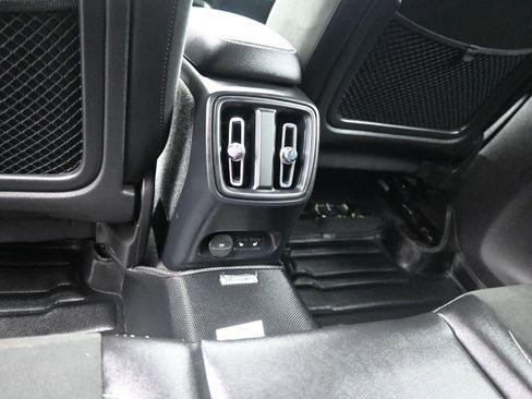 Used 2022 Volvo XC40 P8 Recharge Plus image 3