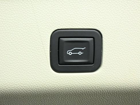 Used 2025 Cadillac Escalade Sport Platinum w/ LPO, Floor Liner Package AWD/4WD image 30