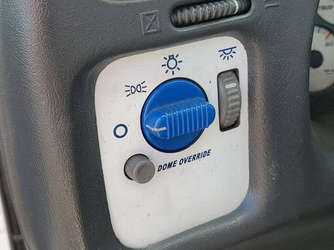 Used 1998 Chevrolet S10 Pickup LS w/ Preferred Equipment Group RWD image 7