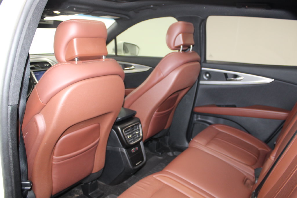 Used 2020 Lincoln Nautilus Reserve w/ Equipment Group 201A FWD image 18
