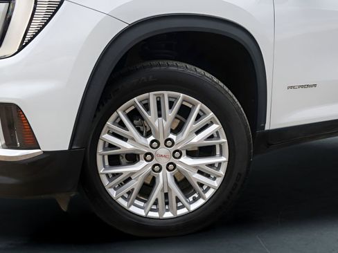 Used 2024 GMC Acadia Elevation image 4